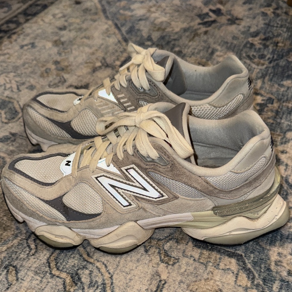 Women’s New Balance 9060, size 8.5